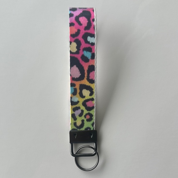 🆕 Colorful Leopard Print Keychain - Picture 2 of 4